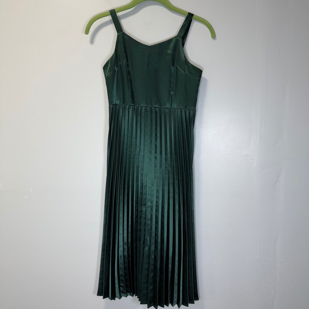 GB Girls Emerald Green Pleated Satin Dress Size 10 Party Holiday Formal